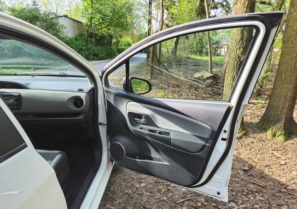 Toyota Yaris cena 33900 przebieg: 170090, rok produkcji 2015 z Lądek-Zdrój małe 232